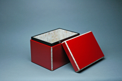 赤漆卵殻貼茶箱